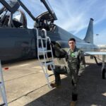 foto romanul care antreneaza viitorii piloti nato locotenentul claudiu fusaru cel mai tanar instructor t 38 la enjjpt 690c97b8c89ac