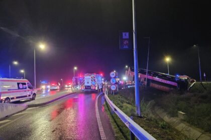 foto video un autobuz s a rasturnat pe dn 22b a fost activat planul rosu 69236e3427605