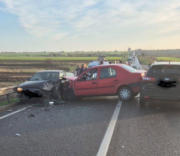 galerie foto accident rutier intre trei masini pe podul de la cumpana o minora ranita 69201177c9567