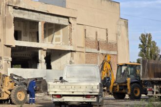 galerie foto adio abator continua demolarea fostelor hale de productie in locul lor vor rasari blocuri moderne 69094c8663e88