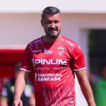 galerie foto budescu fotbalistul cu tricoul cu burta pe drumuri se alege praful de echipa unde a jucat 6908af0630941