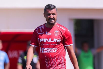 galerie foto budescu fotbalistul cu tricoul cu burta pe drumuri se alege praful de echipa unde a jucat 6908af0630941