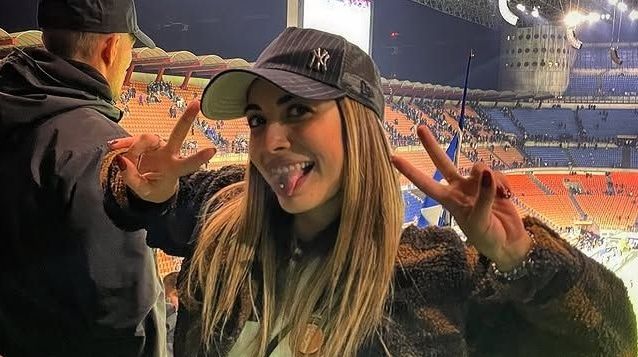 galerie foto cea mai infocata fana a lui inter a reactionat dur sa i cereti scuze lui cristi chivu 6911adfb100c5