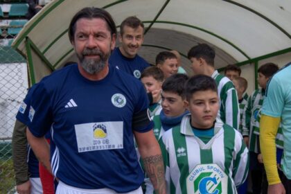 galerie foto il recunosti a castigat trei trofee cu dinamo si inca joaca fotbal la 50 de ani 691272a8d2b8a