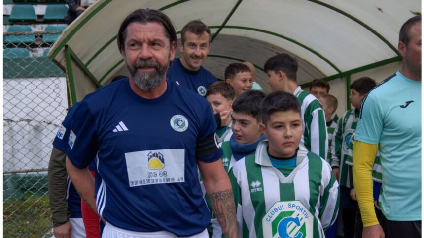 galerie foto il recunosti a castigat trei trofee cu dinamo si inca joaca fotbal la 50 de ani 691272a8d2b8a