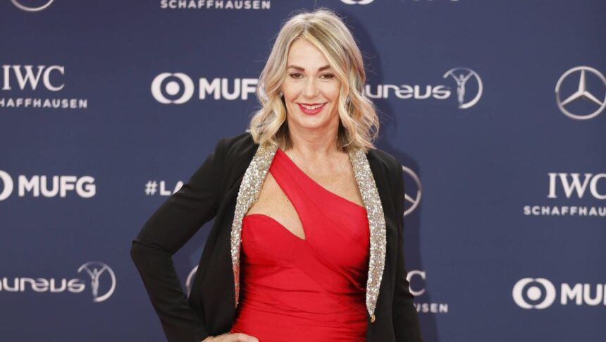 galerie foto nadia comaneci la 64 de ani zeita de la montreal sarbatorita de dinamo clubul la care lucreaza 69142db396de8