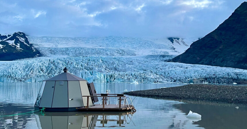galerie foto o bijuterie ascunsa in groenlanda de est cabana plutitoare care ofera experienta unei evadari complete 691c0d9641a76