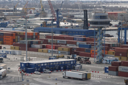 incendiu la o macara din portul constanta pompierii intervin pentru stingerea flacarilor 691cf10a7f71a