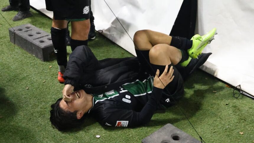 incredibil colegul lui virgil ghita s a rupt in timp ce sarea la fani a ajuns la pamant cu dureri mari 6906678078cec