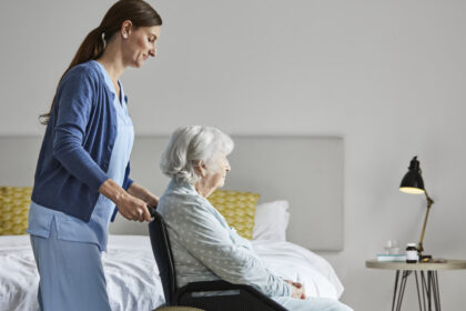 ingrijiri medicale la domiciliu pentru neasigurati ce include pachetul minimal cnas ce servicii primesc persoanele asigurate 691bfe7f8a74d