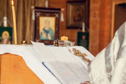 intrarea in biserica a maicii domnului cel mai important indemn al preotului un gest simplu dar incarcat de simbolism 692012a30b5ee