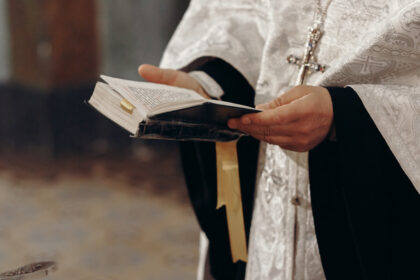 intrarea maicii domnului in biserica 2025 cum explica preotul importanta zilei marcata cu cruce rosie in calendarul ortodox 691ff316a6a01