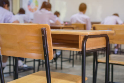 invatatorul din lugoj acuzat ca a palmuit doua eleve de 10 ani este cercetat sub control judiciar 690cbcbe7d720