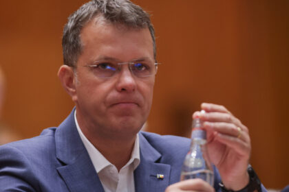 ionut mosteanu a absolvit anii iii si iv intr un singur an universitar legea le permitea acest lucru studentilor exceptionali 69286e327e8a5