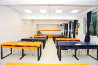 judecatorii ii scot din arest pe inculpatii din dosarul elevei lesinate in baie in scoala din mangalia 690b8903df888