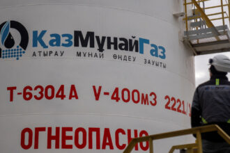 kazmunaygas proprietar al rompetrol continua sa lucreze cu lukoil in ciuda sanctiunilor impuse de sua 690a049545d77