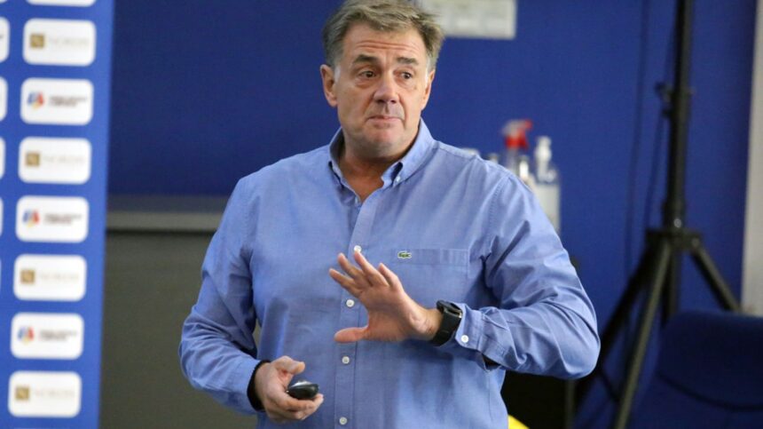 kyros vassaras cu cartile pe masa seful cca explica doua faze grele din ultima etapa a superligii ce zice despre iulaiana demetrescu 691376c9d02b2