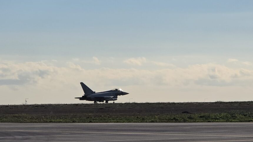 live foto video ministrul apararii ionut mosteanu si comandantul fortelor terestre ale sua in europa si africa prezenti la baza 57 aeriana mihail kogalniceanu 692573006cd0c