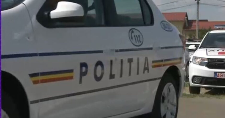masina de politie lovita de o autoutilitara condusa de un sofer baut care nu a oprit la semnalul politistilor 690b4f1f438b4