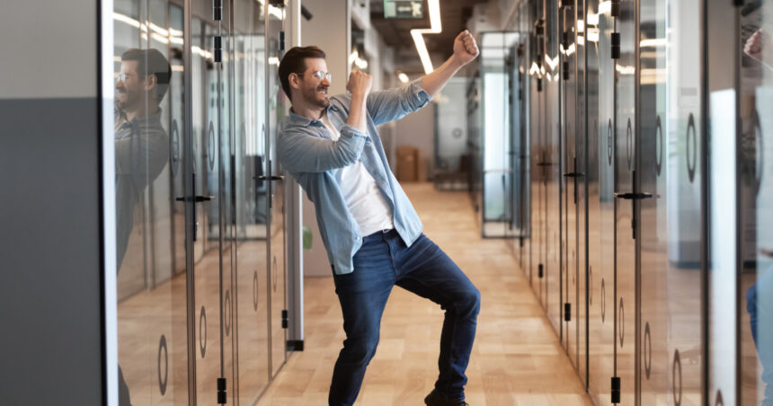 ministerul muncii promite stimulente pentru tineri si mame cu trei copii economist e o masura 90 populista 69145d1b795db