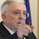 mugur isarescu majorarea salariului minim este o decizie politica si trebuie tratata cu prudenta 69172ffeb4c6a