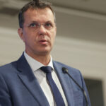 nicusor dan a semnat decretul de demisie a lui ionut mosteanu ministrul apararii a luat decizia dupa scandalul diplomelor sale 6929d9d8eedcb