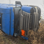 o cisterna incarcata cu 19 tone de gpl condusa de un sofer ucrainean s a rasturnat pe marginea unui drum national 692be3ea17d18