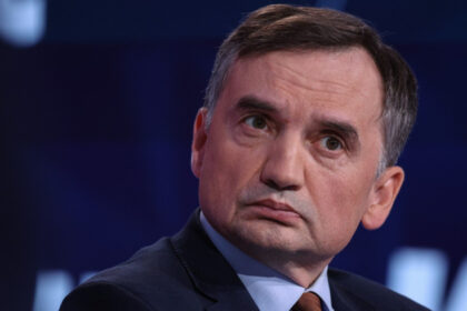 parchetul polonez cere arestarea fostului ministru conservator al justitiei refugiat in ungaria ce acuzatii i se aduc 69161dc8b02f9