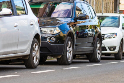 politia capitalei suspectii care au lipit coduri qr false pe panourile de parcare din sectorul 1 au fost depistati 690cc026ce73a