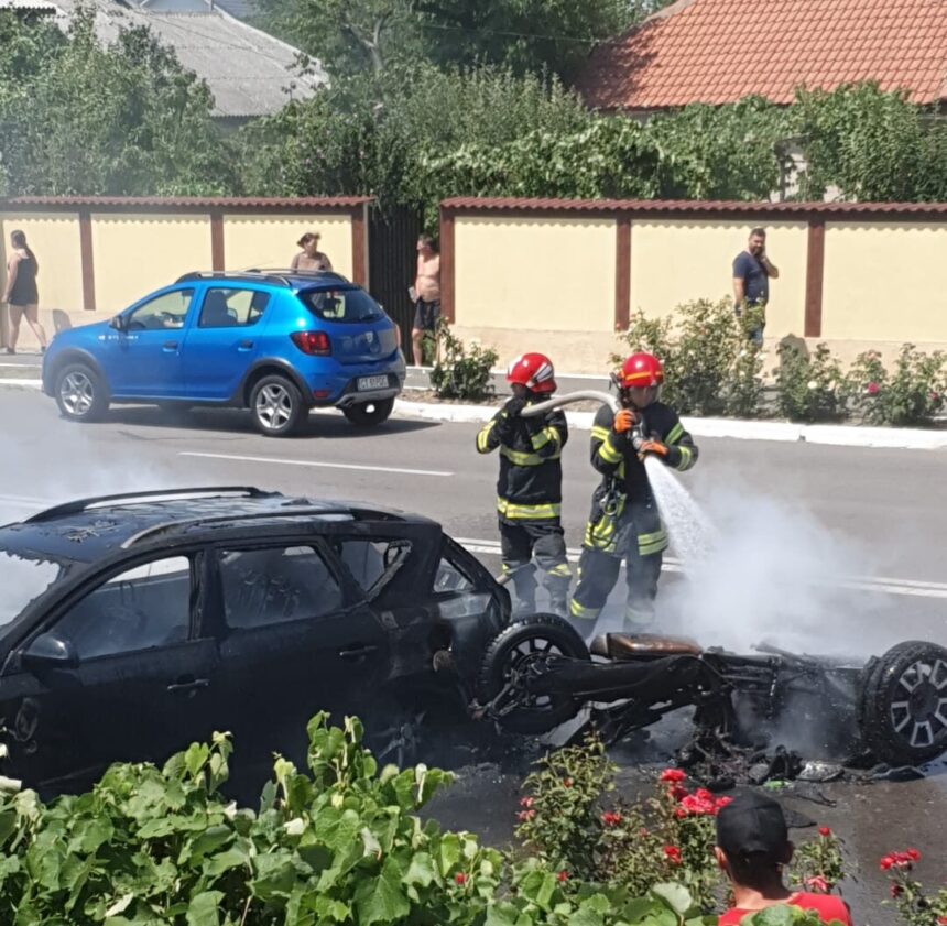 pompierii in alerta arde un autoturism pe o strada din localitatea 23 august 6914256fe467e