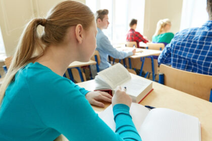 profesor de etica din iasi acuzat de viol agresiunea asupra unei studente a fost surprinsa de camerele de supraveghere 691586cd0dbcd