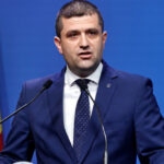 radu miruta isi publica diplomele dupa atacurile lui victor ponta raspund din respect pentru platitorii de taxe 6929d6385d8d9