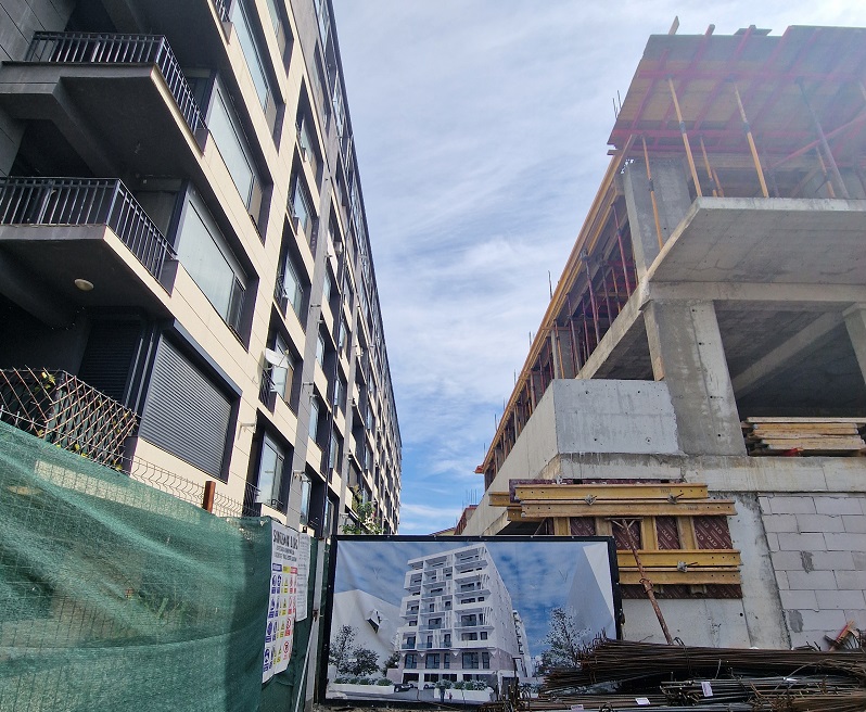 rasturnare de situatie intr un proces deschis de mai multi constanteni pentru anularea autorizatiei unui bloc de pe strada smaraldului 69213848b41b3