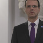 reactii in scandalul diplomei lui ionut mosteanu liderul aur george simion ii cere demisia ce spune guvernul 69285e0becea0