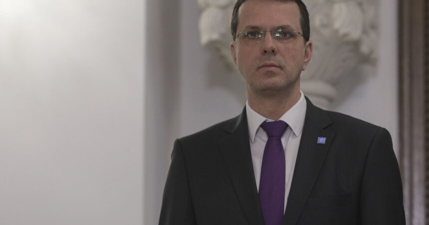 reactii in scandalul diplomei lui ionut mosteanu liderul aur george simion ii cere demisia ce spune guvernul 69285e0becea0