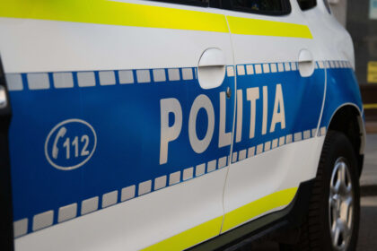 santaj prin retelele sociale doi tineri au fost arestati dupa ce au amenintat un barbat cu bataia si defaimarea online 690b7938c8707