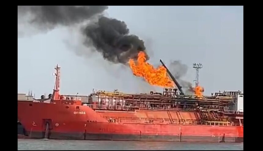 si locuitorii din ceatalchioi sunt evacuati oameni si animale dusi cu microbuzele pompierilor si jandarmilor in tulcea pana ce trece pericolul 691b1bd894592