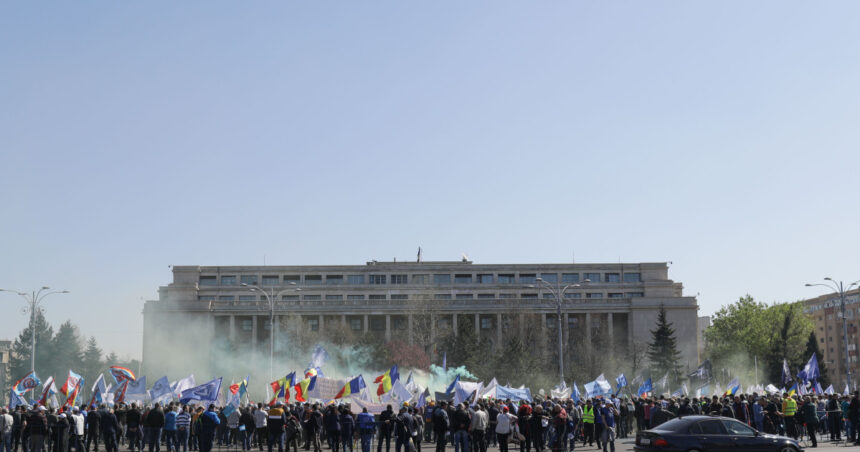 sindicalistii bns protesteaza azi in piata victoriei care sunt revendicarile lor 69143537930a6