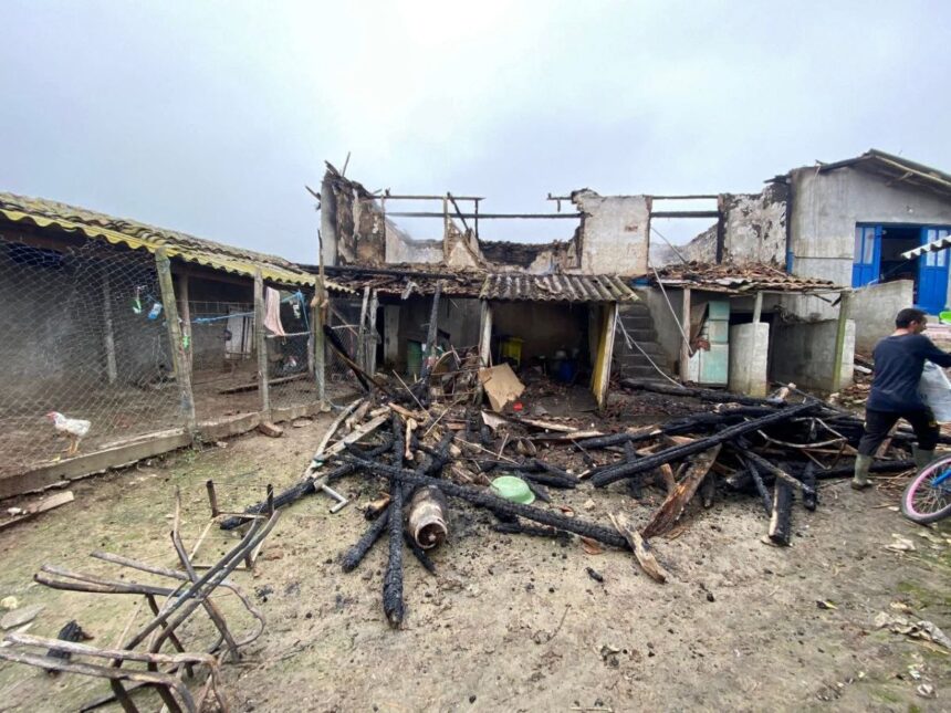 solidaritate la ostrov comunitatea a sarit in ajutorul familiei care a ramas fara casa in prag de iarna 6911e8623041a