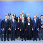 sosoaca s a fotografiat la soci alaturi de medvedev fostul lider rus care a amenintat romania i a laudat discursul brilliant 691993b6f0149