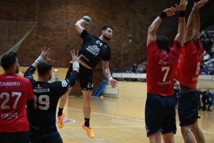 spectacol handbalistic in derby ul dintre cs medgidia si steaua bucuresti din divizia a 6919b303ad292