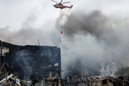 statele unite si rusia poarta discutii de pace la abu dhabi in timp ce rachetele lovesc kievul 6925cc9f2a5c8