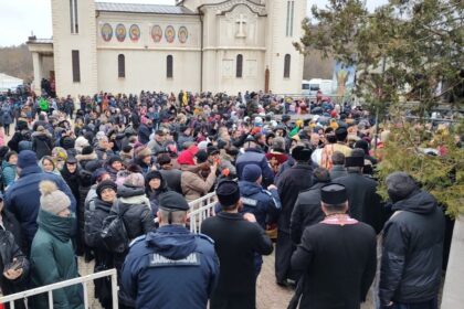 sute de jandarmi politisti si pompieri din constanta vor asigura masuri de ordine la manastirea pestera sfantul apostol andrei ce recomandari fac oamenii legii 692aca9e2a7ed