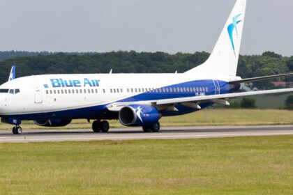 trei avioane blue air au fost vandute si vor functiona ca hoteluri si restaurante vom mai vedea aeronave pe soselele romaniei 69160fb95e971