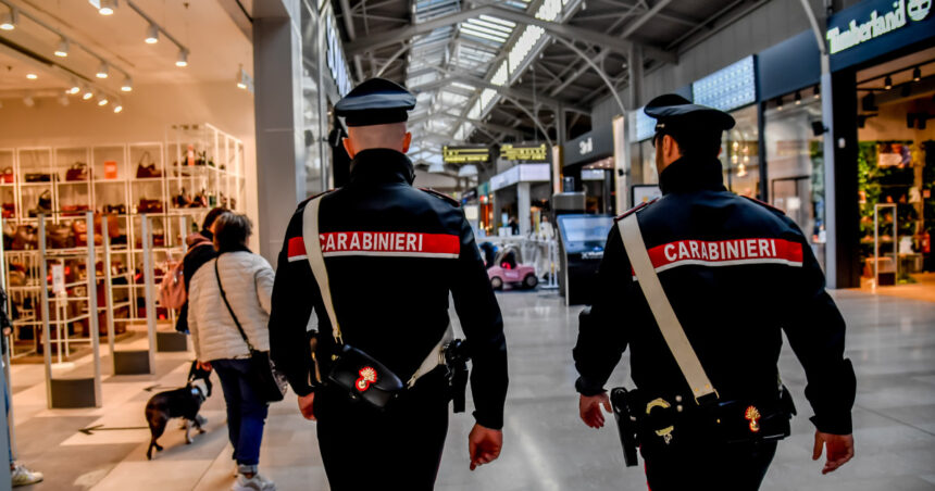 trei romani au fost arestati in italia pentru ca au santajat un italian care incerca sa vanda un hotel 6914a21678782