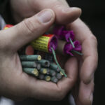 un barbat a fost prins cu trei tone de petarde si artificii politistii l au retinut 69297acf8b405