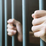 un barbat eliberat din inchisoare unde ispasise o pedeapsa de 3 ani a fost arestat din nou chiar la poarta penitenciarului deva 690a1d1e384c9