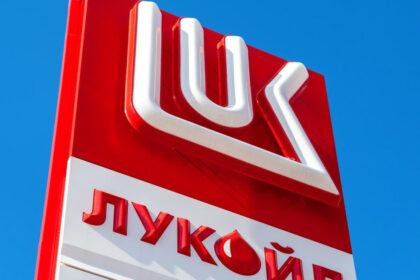 un fond de investitii american prezent si in romania este interesat de activele lukoil reuters 691717b65c0e6