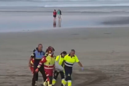 un roman aflat in vacanta in canare a murit chiar de ziua lui a intrat in valurile uriase si nu a putut fi salvat 6908cf225f007