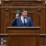 un senator ales pe listele sos este acuzat ca a furat un rucsac in care erau 1 500 de lei si o tableta 69176be1dcb74